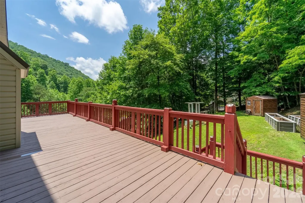 77 Pigeon Creek Trail Bryson City NC 28713