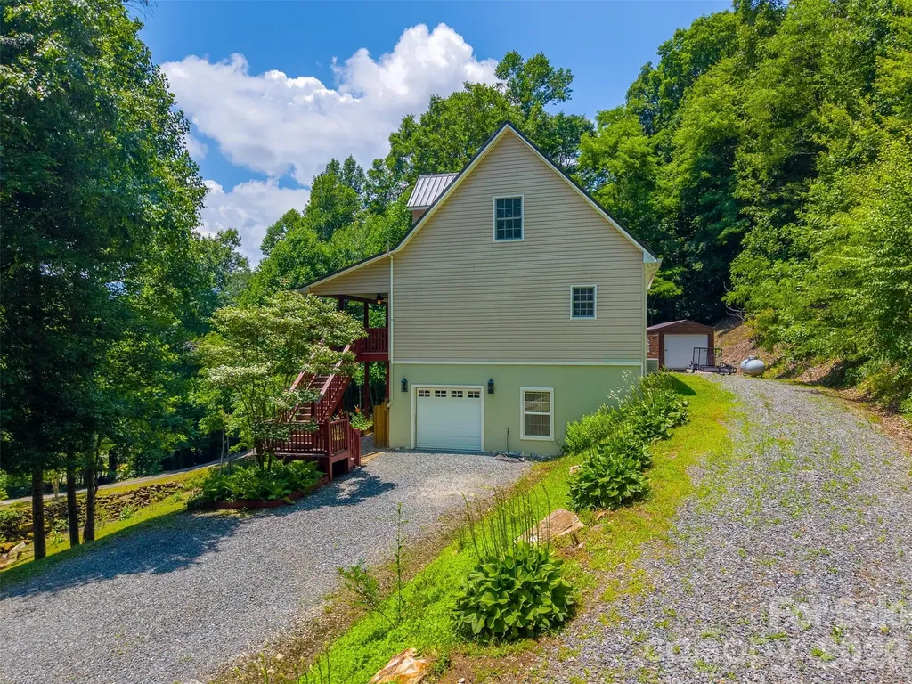 77 Pigeon Creek Trail Bryson City NC 28713