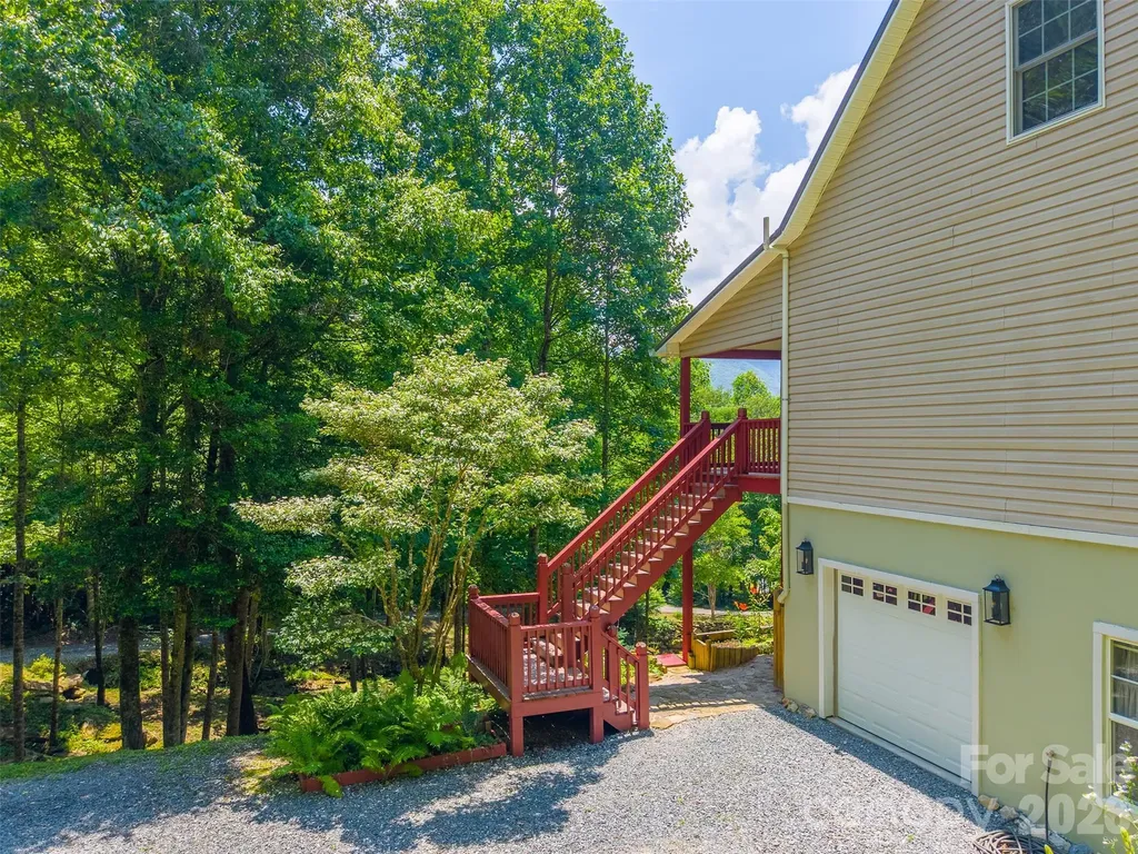 77 Pigeon Creek Trail Bryson City NC 28713