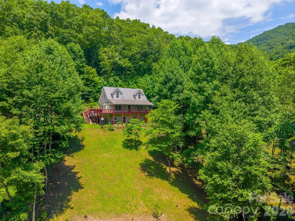 77 Pigeon Creek Trail Bryson City NC 28713