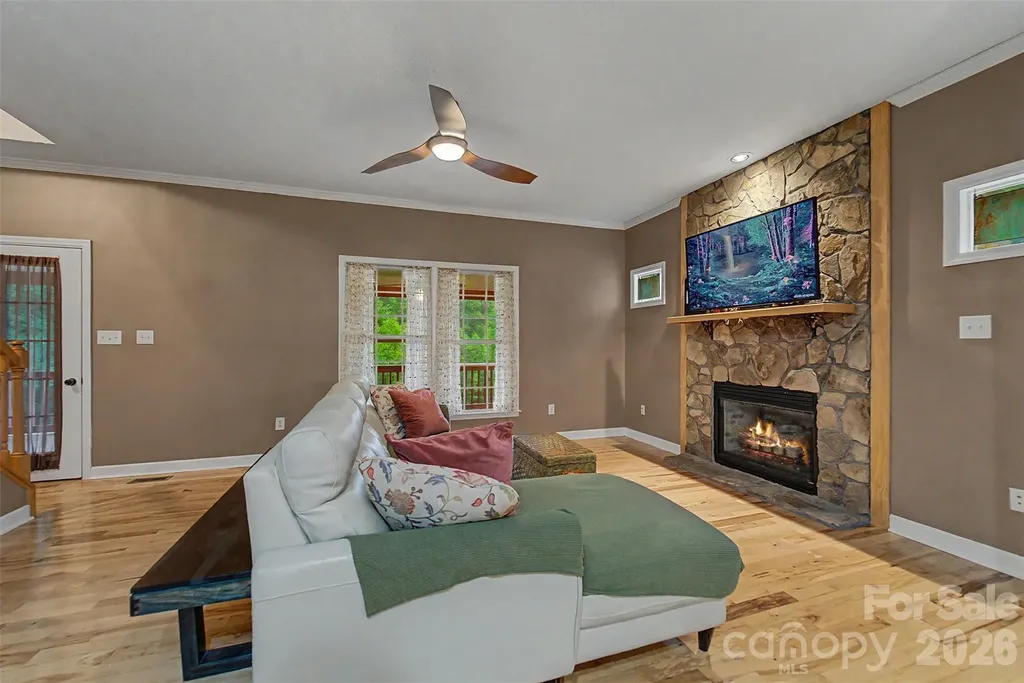 77 Pigeon Creek Trail Bryson City NC 28713