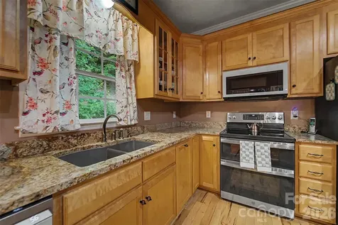 77 Pigeon Creek Trail Bryson City NC 28713
