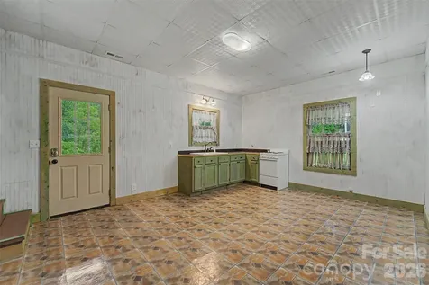 77 Pigeon Creek Trail Bryson City NC 28713