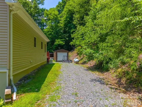 77 Pigeon Creek Trail Bryson City NC 28713