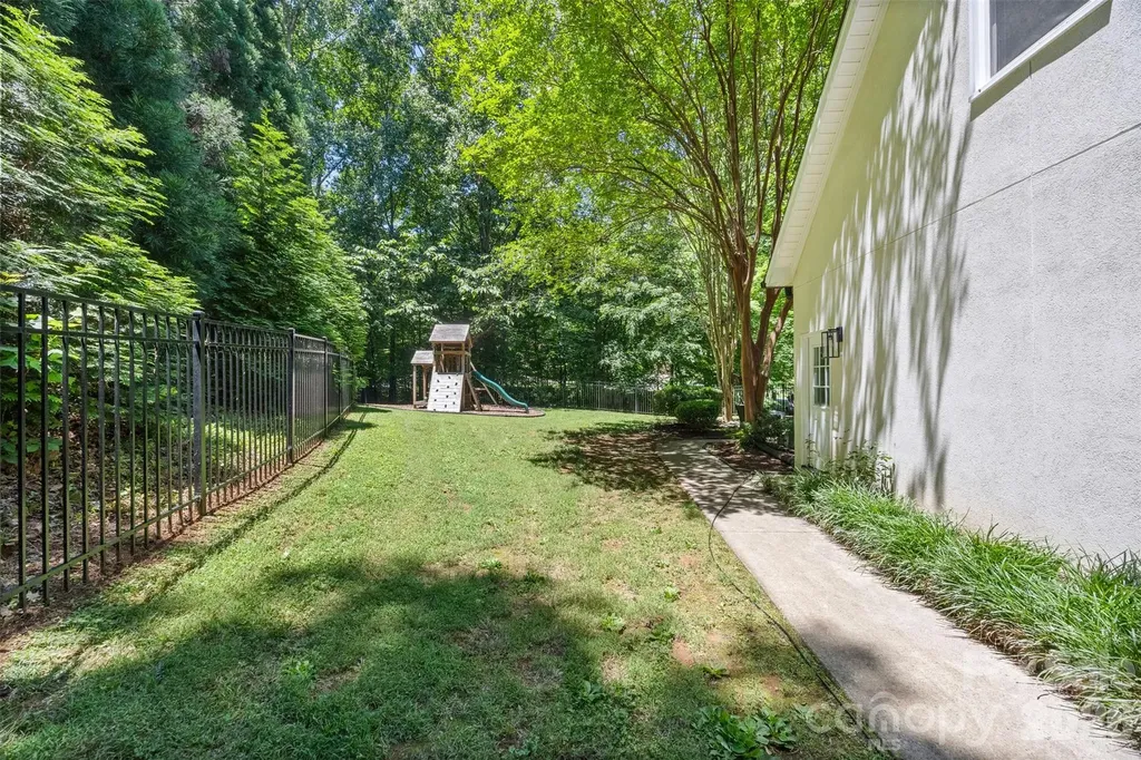 1027 Dan Maples Drive Cramerton NC 28032