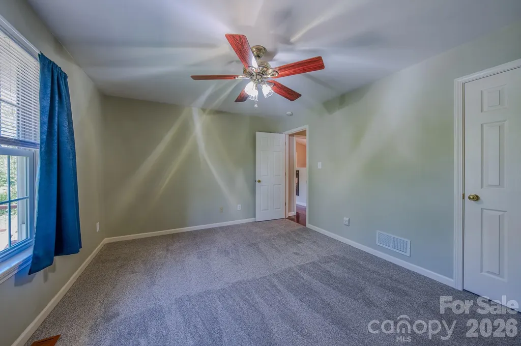 102 Forest Lake Drive Asheville NC 28803