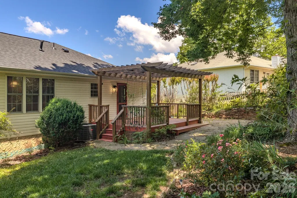 102 Forest Lake Drive Asheville NC 28803