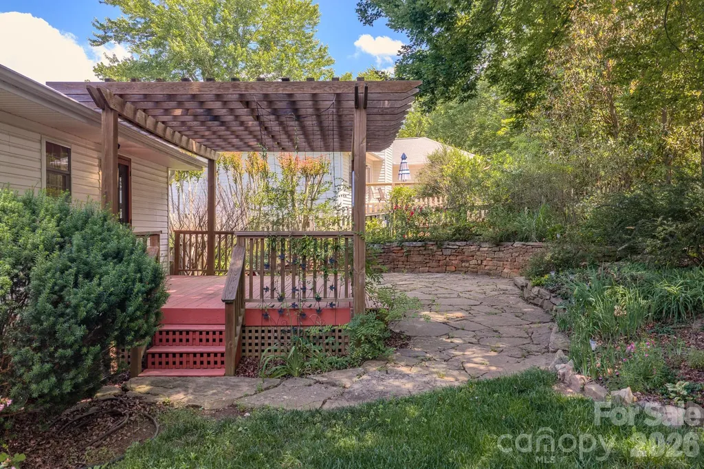 102 Forest Lake Drive Asheville NC 28803