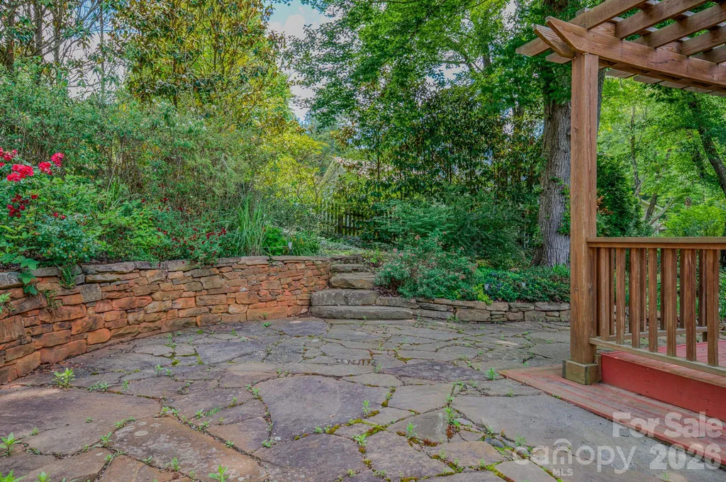 102 Forest Lake Drive Asheville NC 28803