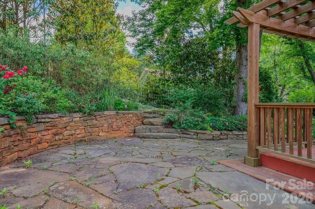 102 Forest Lake Drive Asheville NC 28803