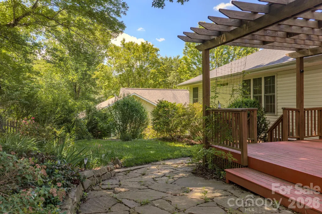 102 Forest Lake Drive Asheville NC 28803