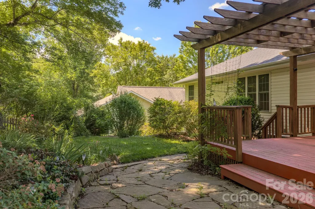102 Forest Lake Drive Asheville NC 28803