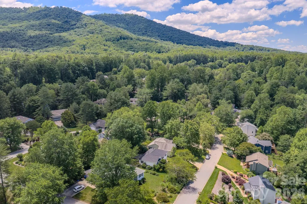 102 Forest Lake Drive Asheville NC 28803