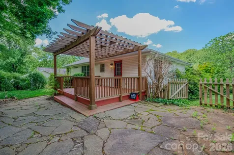 102 Forest Lake Drive Asheville NC 28803