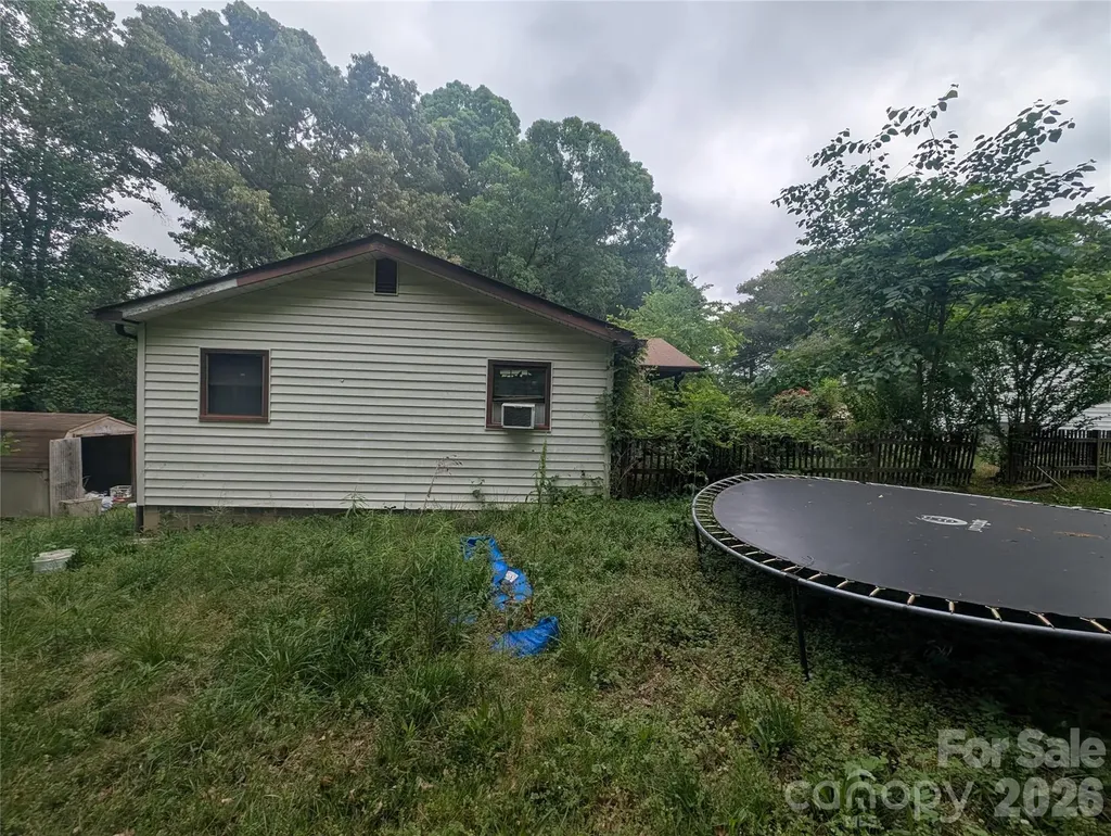 1218-B Essex Street Gastonia NC 28052