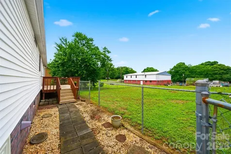 3617 Sulphur Springs Road NE Hickory NC 28601