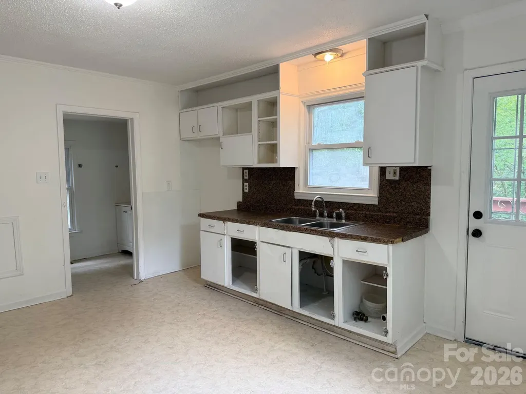 305 N Poplar Street Gastonia NC 28054