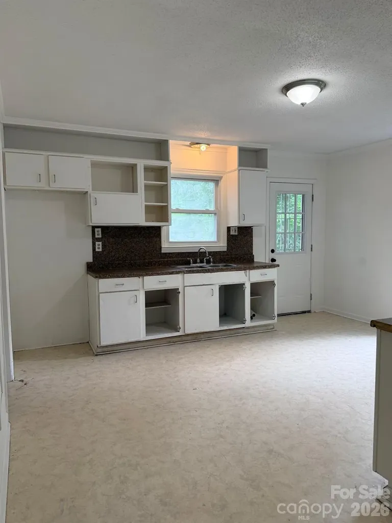 305 N Poplar Street Gastonia NC 28054
