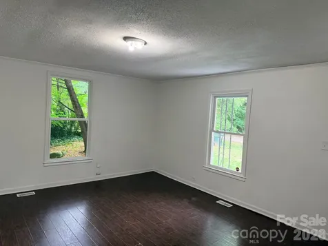 305 N Poplar Street Gastonia NC 28054