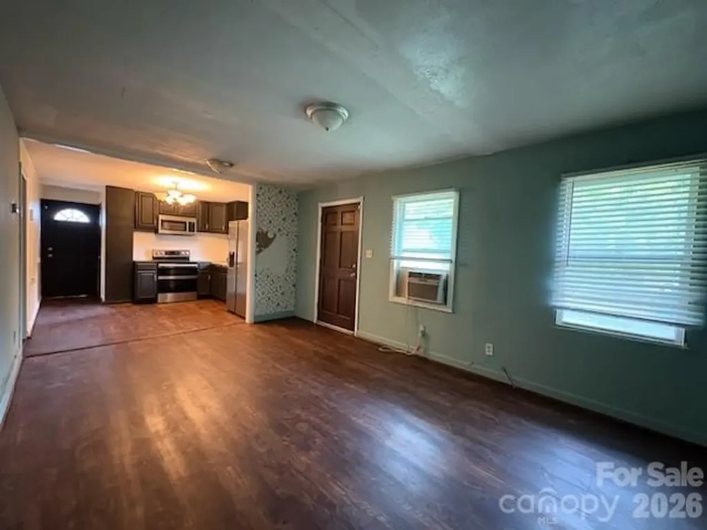 38 8th Avenue Drive SE Hickory NC 28602
