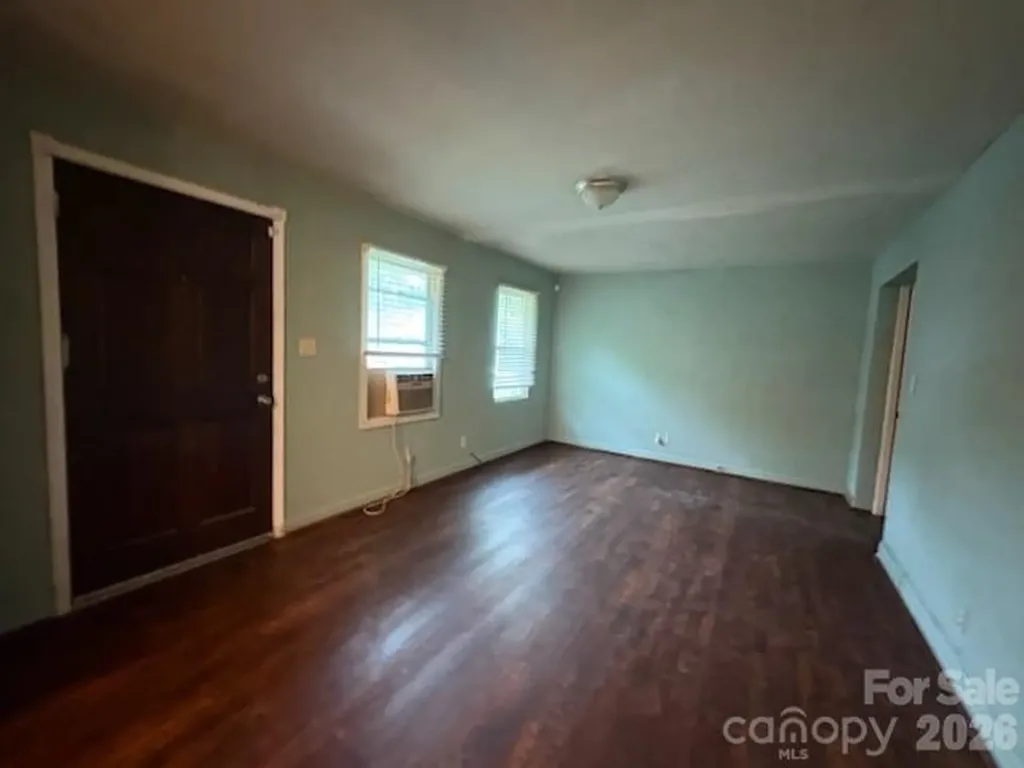 38 8th Avenue Drive SE Hickory NC 28602