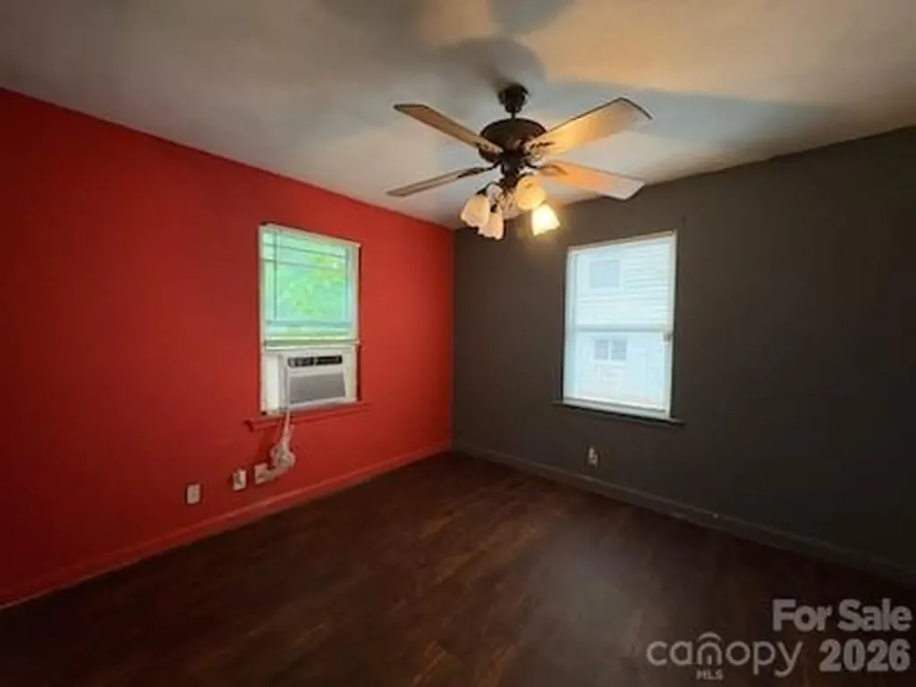 38 8th Avenue Drive SE Hickory NC 28602