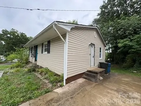 38 8th Avenue Drive SE Hickory NC 28602