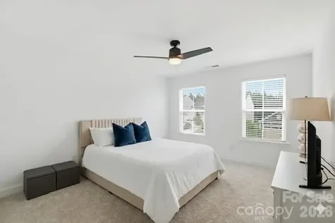 11016 Larkslea Lane Charlotte NC 28278