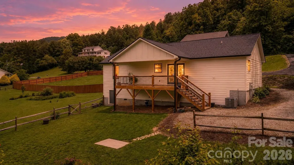 923 Newfound Road Leicester NC 28748