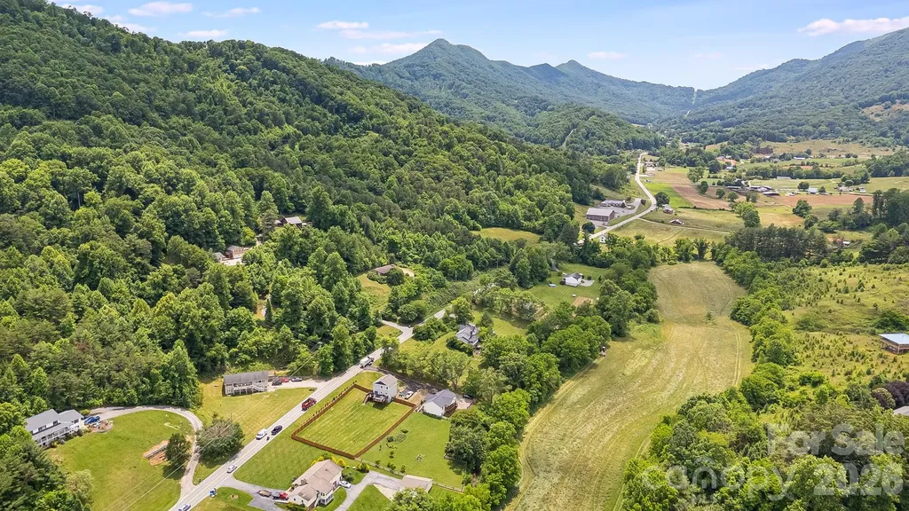 923 Newfound Road Leicester NC 28748