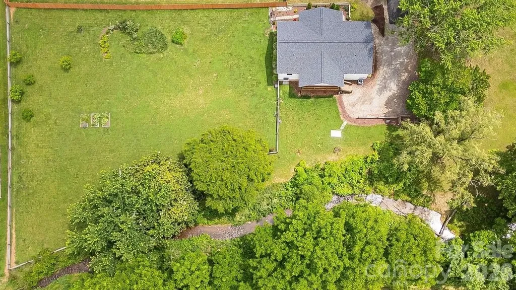 923 Newfound Road Leicester NC 28748