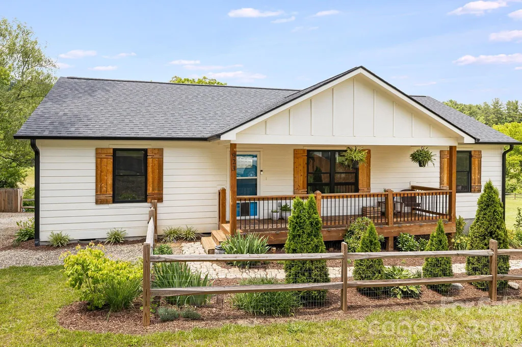 923 Newfound Road Leicester NC 28748