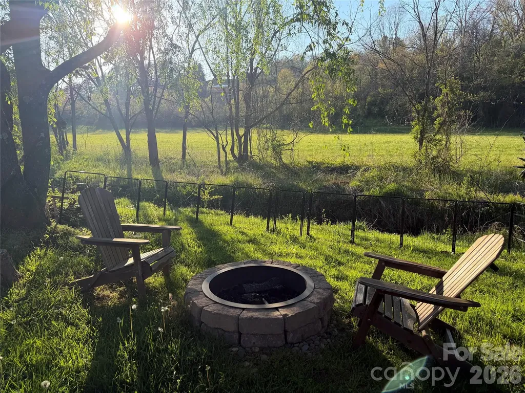 923 Newfound Road Leicester NC 28748
