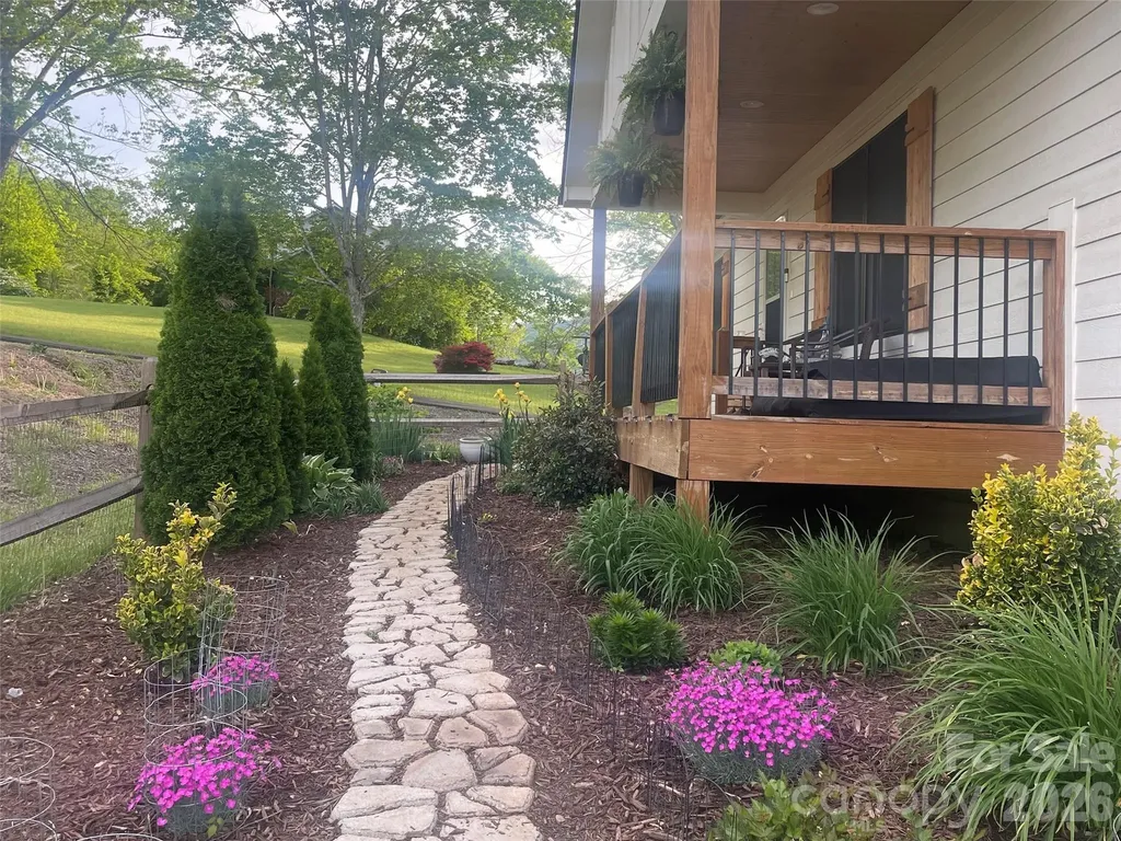 923 Newfound Road Leicester NC 28748