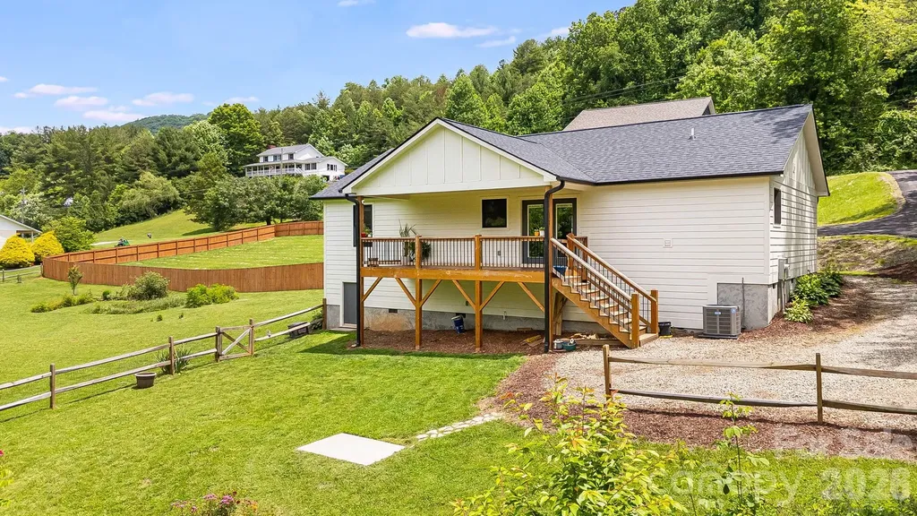 923 Newfound Road Leicester NC 28748