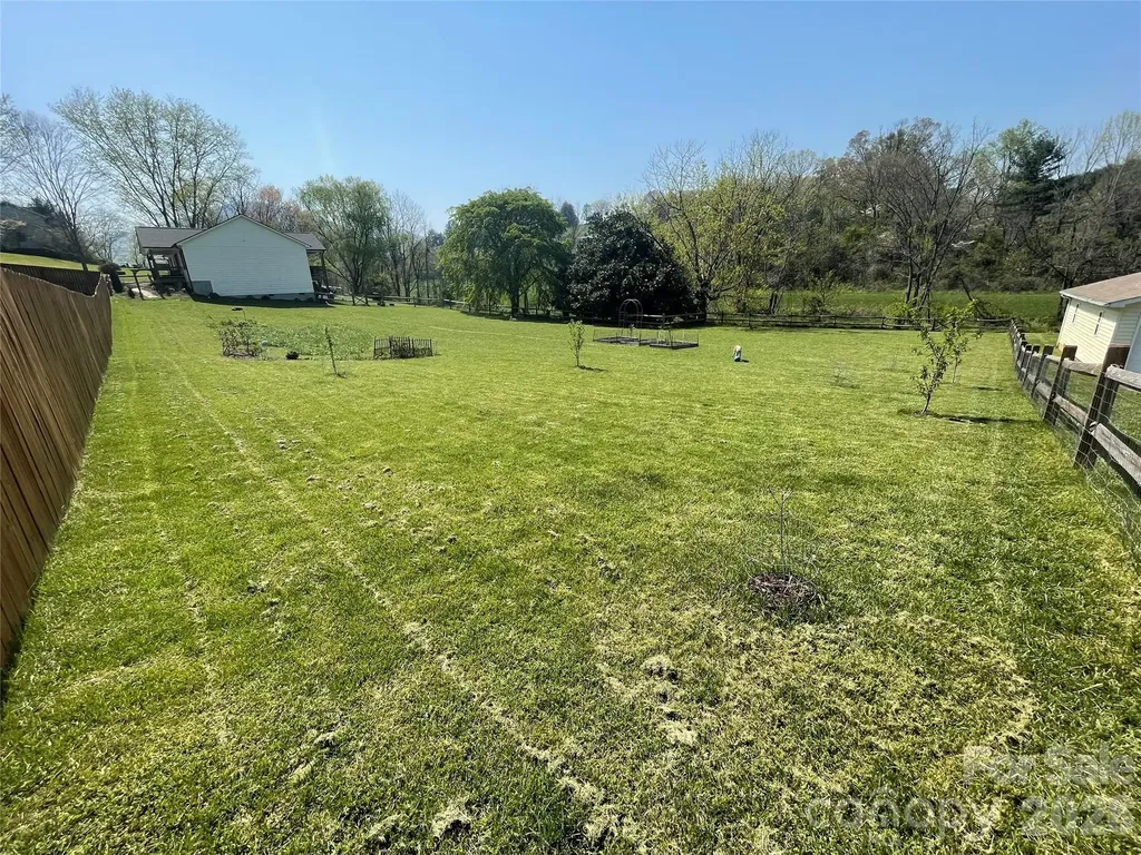 923 Newfound Road Leicester NC 28748