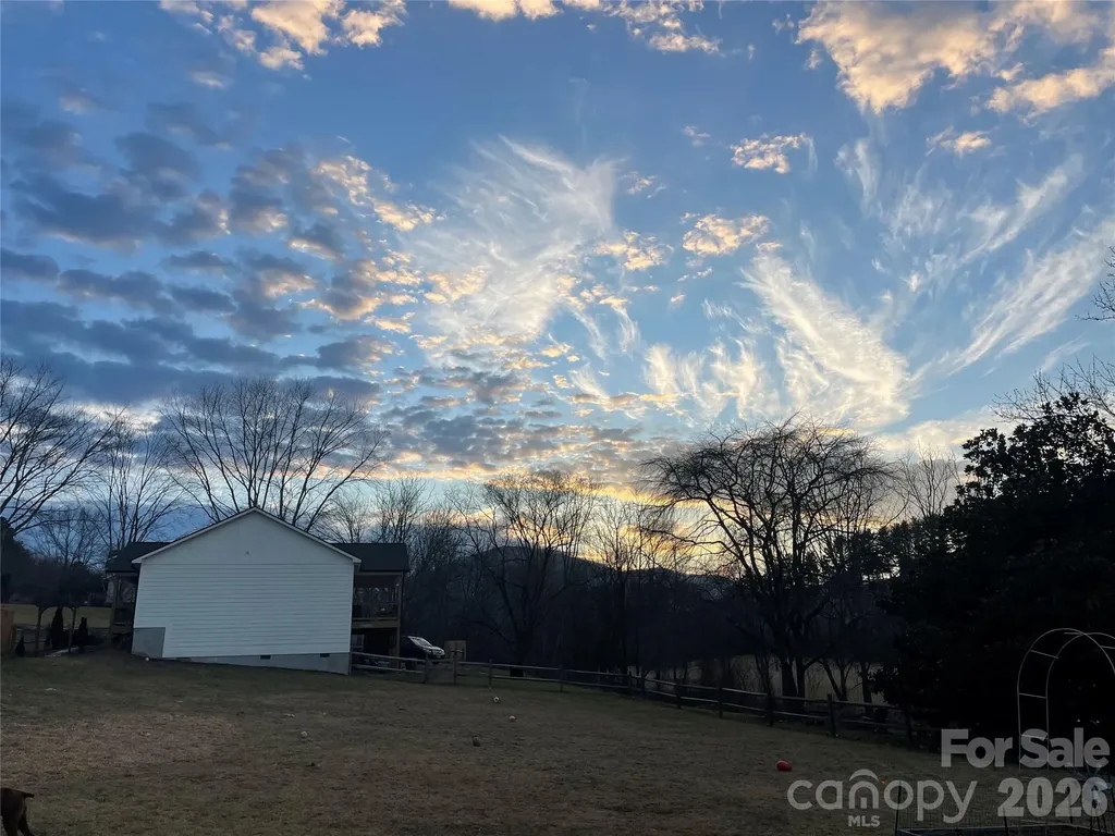 923 Newfound Road Leicester NC 28748