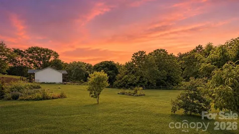 923 Newfound Road Leicester NC 28748