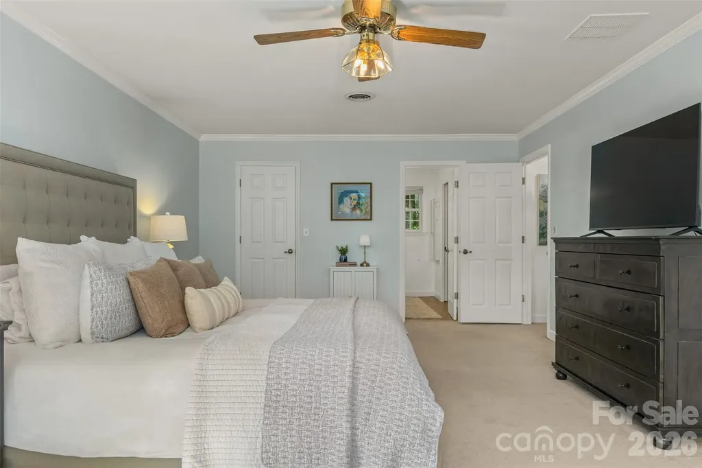 425 Sondley Woods Place Asheville NC 28805