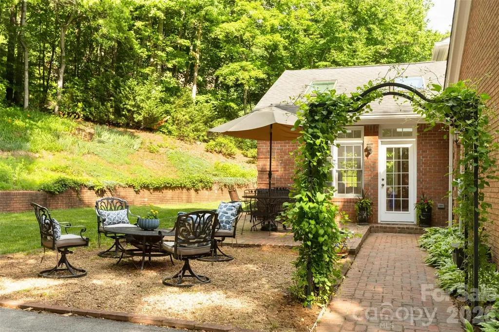 425 Sondley Woods Place Asheville NC 28805