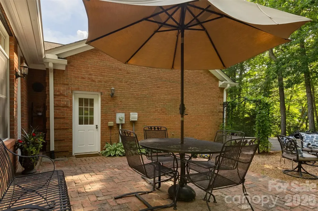 425 Sondley Woods Place Asheville NC 28805