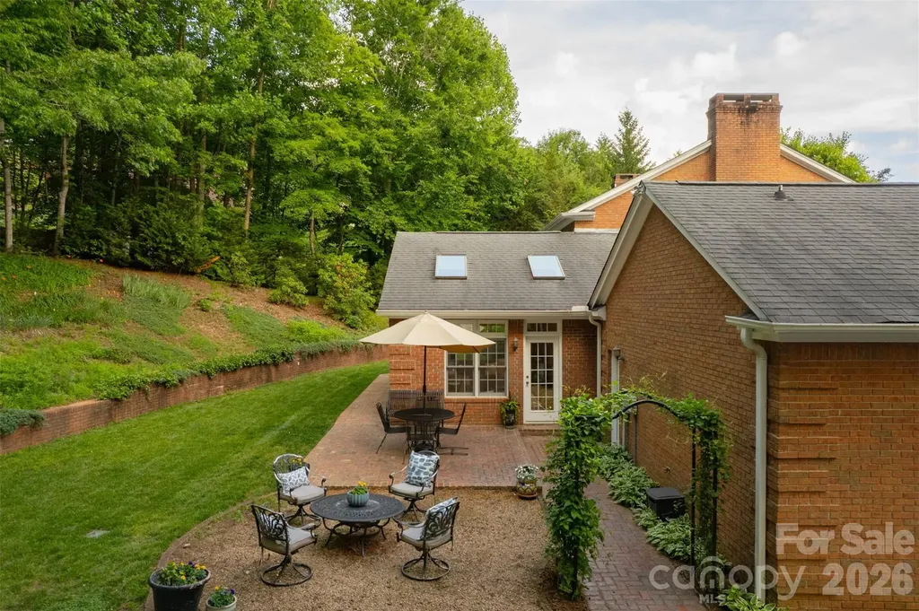 425 Sondley Woods Place Asheville NC 28805