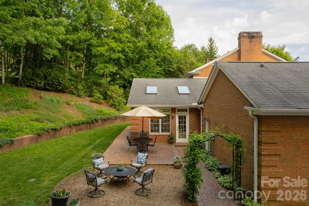 425 Sondley Woods Place Asheville NC 28805