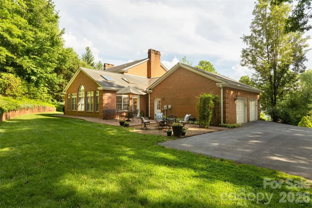 425 Sondley Woods Place Asheville NC 28805