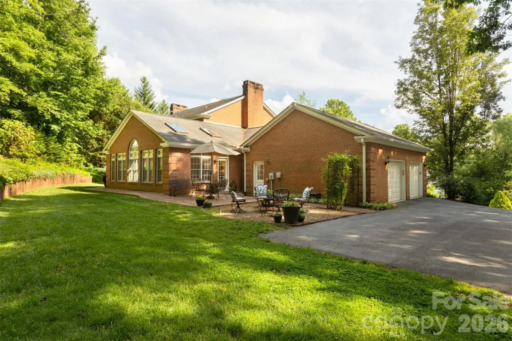 425 Sondley Woods Place Asheville NC 28805