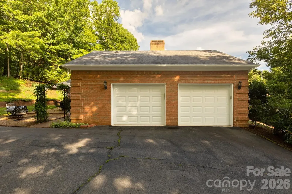 425 Sondley Woods Place Asheville NC 28805