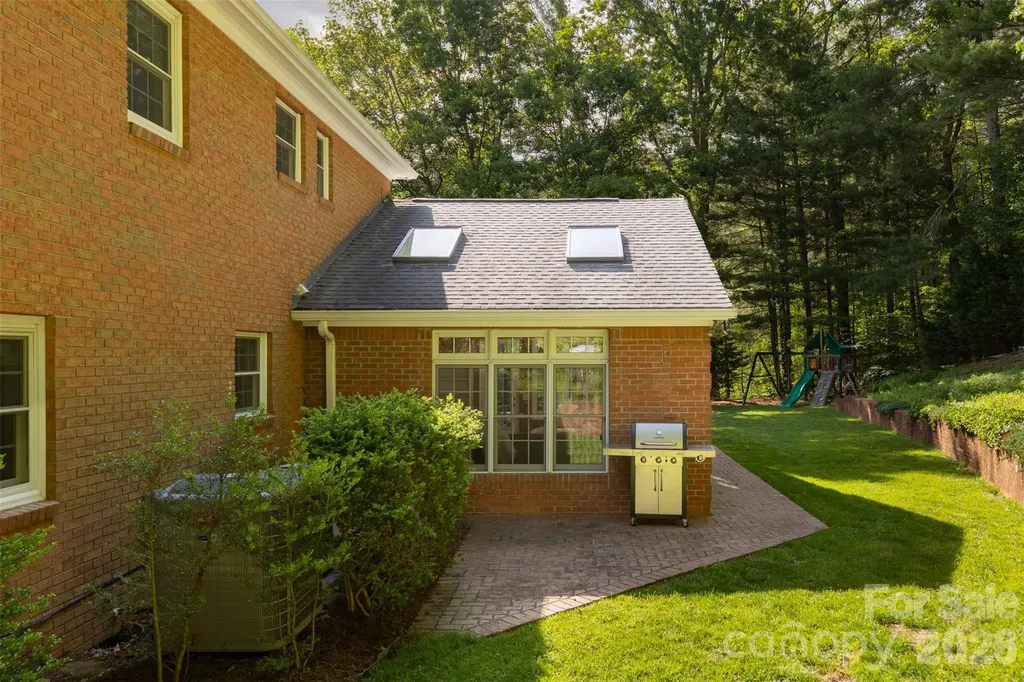 425 Sondley Woods Place Asheville NC 28805