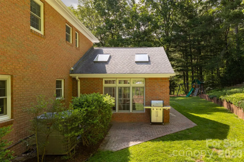 425 Sondley Woods Place Asheville NC 28805