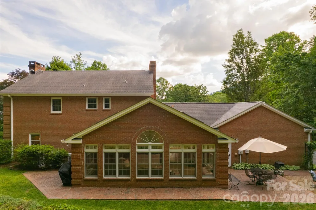 425 Sondley Woods Place Asheville NC 28805