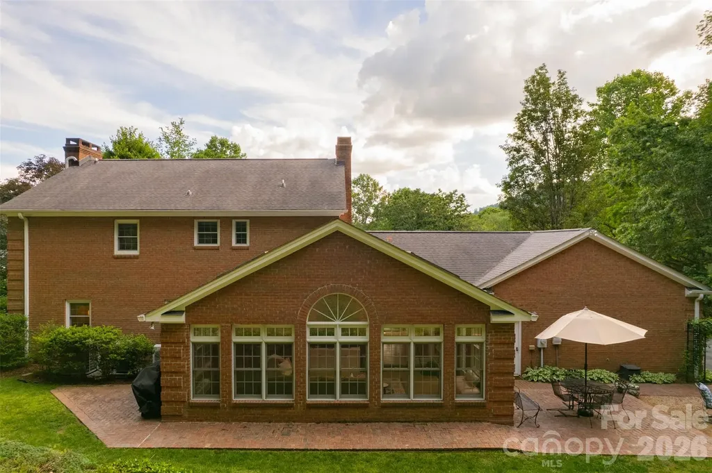 425 Sondley Woods Place Asheville NC 28805